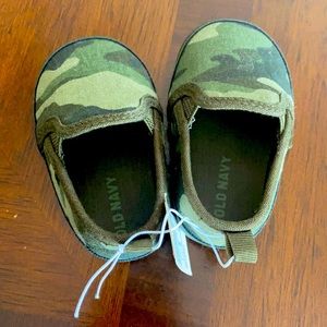 Camo slip on shoes size 3-6 tags still on